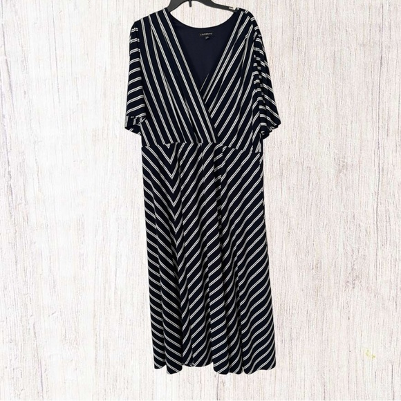 Lane Bryant Dresses & Skirts - Lane Bryant Midi Dress size 22/24 Navy White Stripe V-Neck NWOT